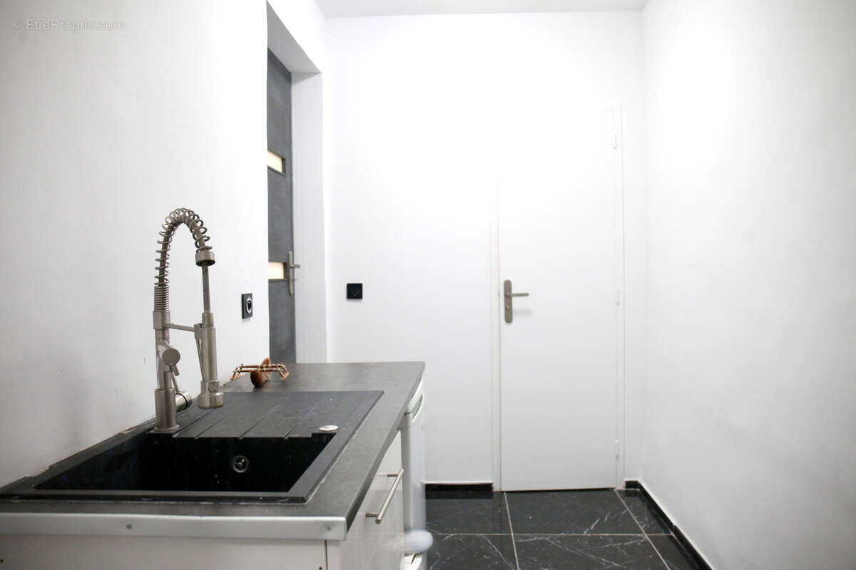 Commerce à MARSEILLE-6E