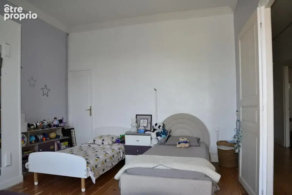 Maison de caractère avec beau jardin arboré avec possibilité local professionnel - photo 10