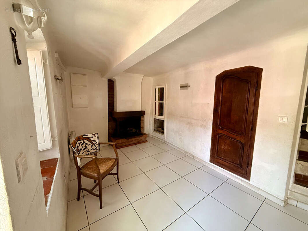 Maison de village R+3 T5 avec petite maisonnette de 19m2 à rénover - photo 3