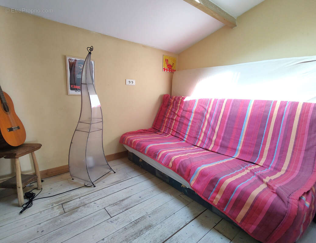 Maison à SAINT-SERIES