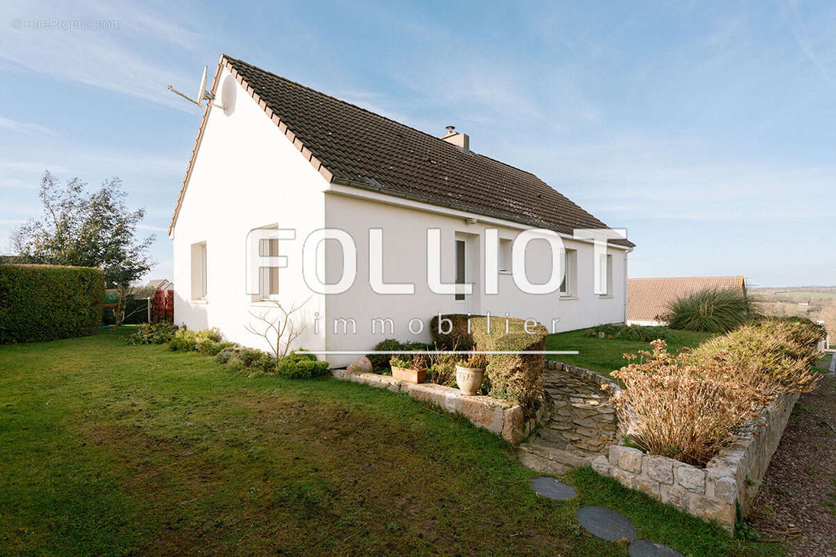 Maison à LES MOITIERS-D'ALLONNE