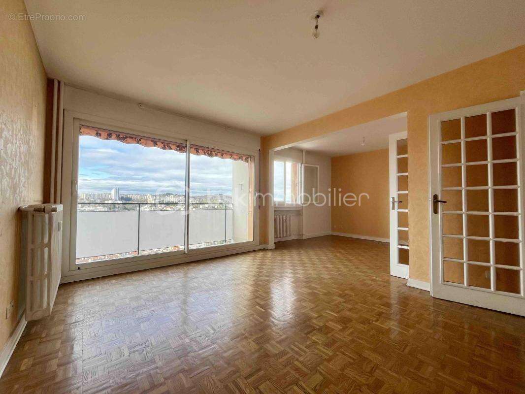 Appartement à SAINT-ETIENNE