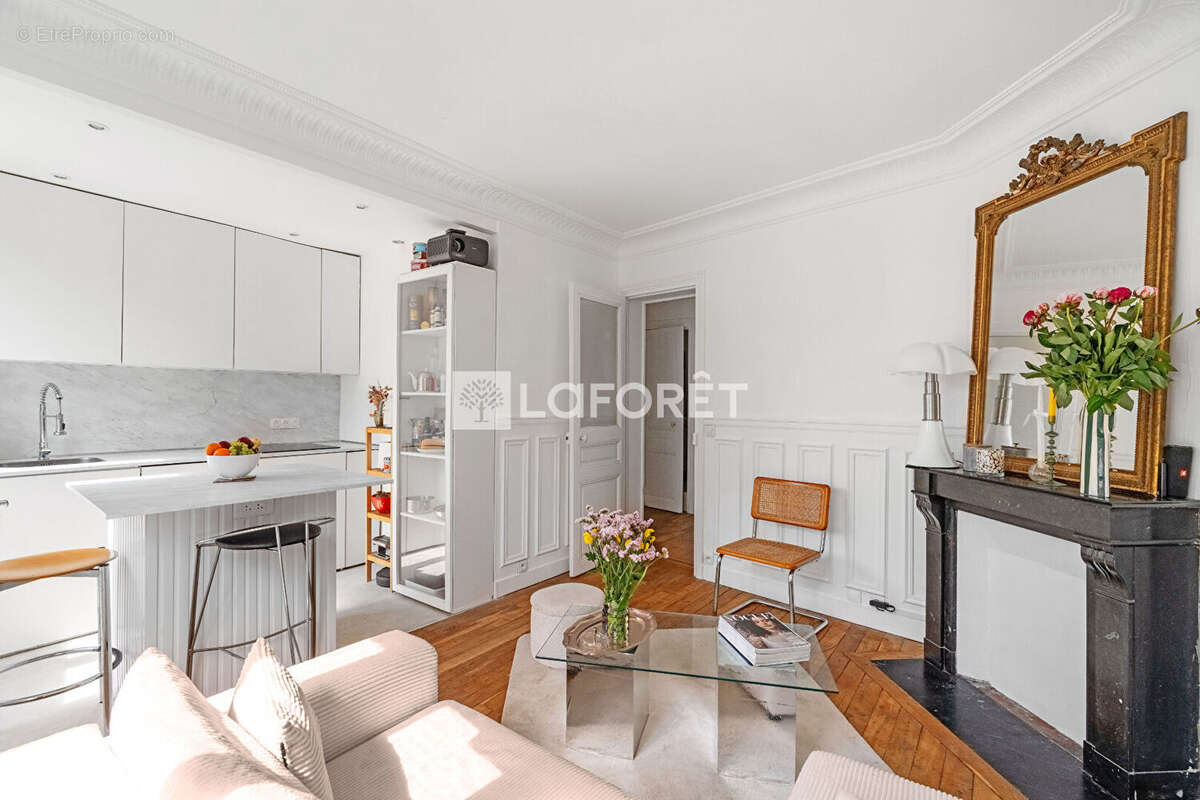 Appartement à PARIS-16E