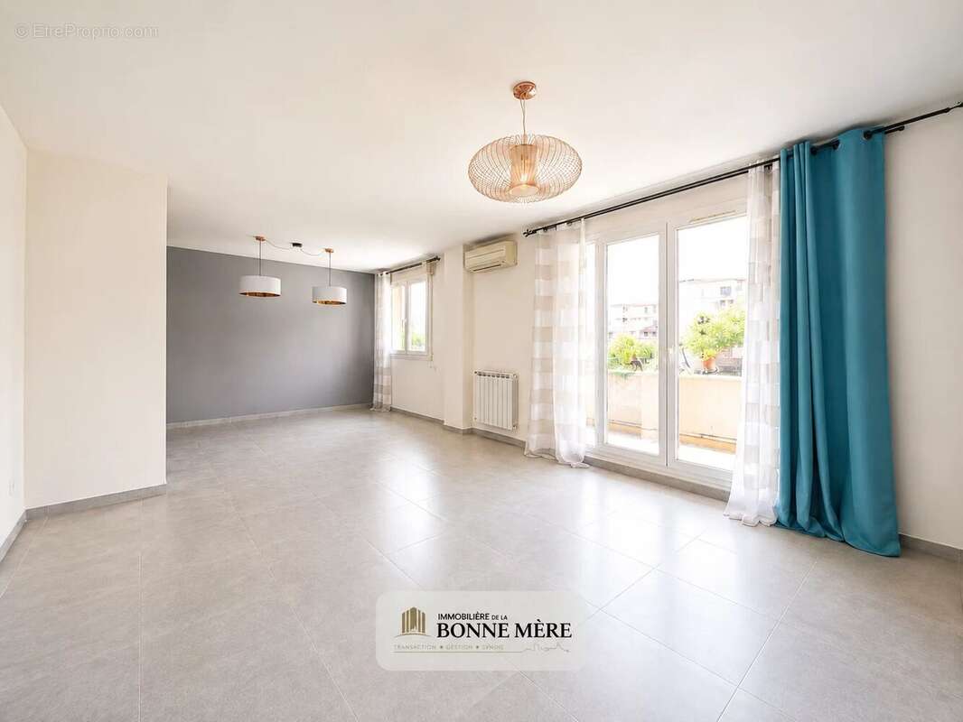Appartement à MARSEILLE-11E