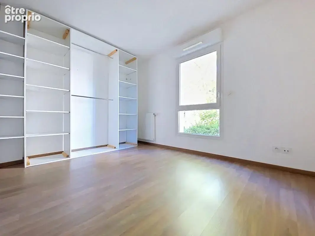 Appartement - 2 chambres - Balcon - Garage PMR en sus - Place de  parking - Proche commodités - photo 12