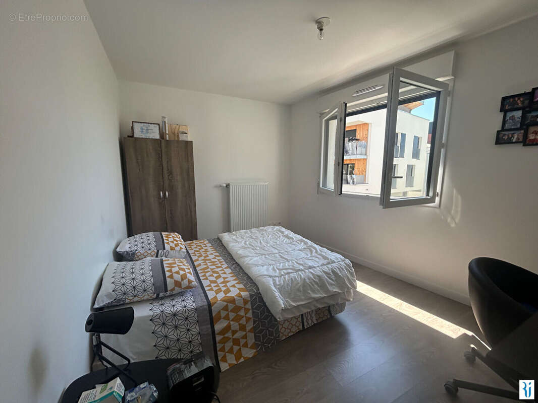 A vendre secteur Docks appartement F3 avec balcon et parking. - photo 8