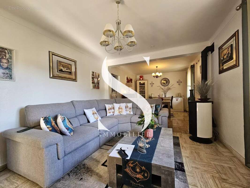 EXCLUSIVITÉ – Maison 3 pièces avec jardin, véranda et grand garage . - photo 6