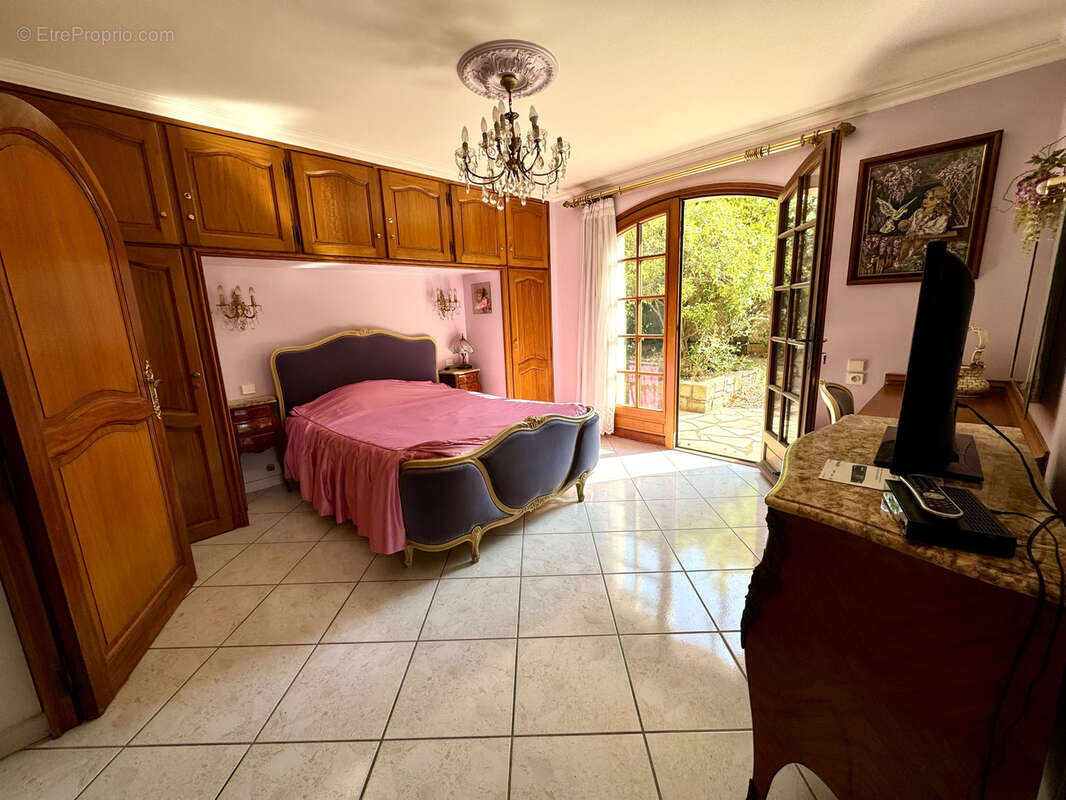 Maison à LES ISSAMBRES