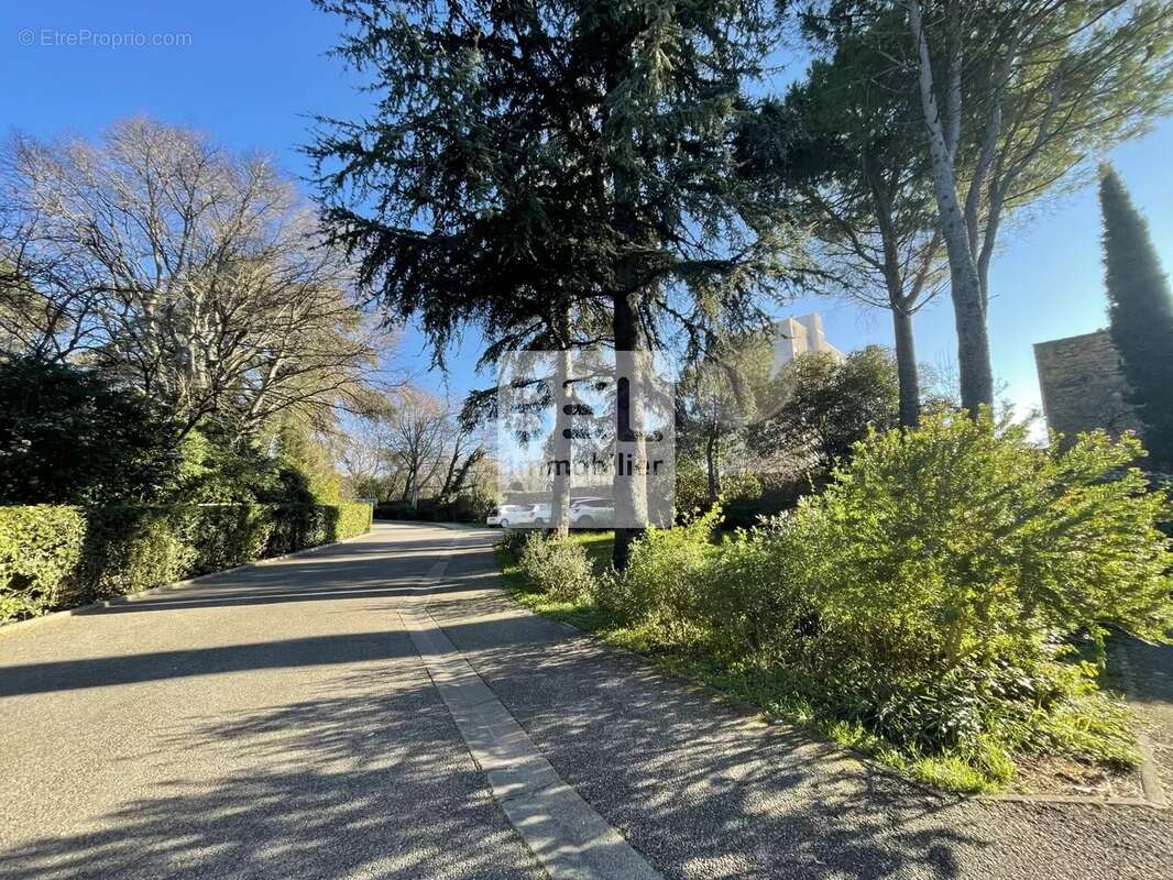 Appartement à BAGNOLS-SUR-CEZE