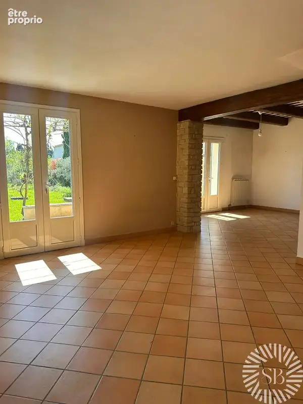 NOVES   Maison familiale 4 chambres • Piscine • 1 621 m2 de terrain • Double garage • Potentiel constructible - photo 7