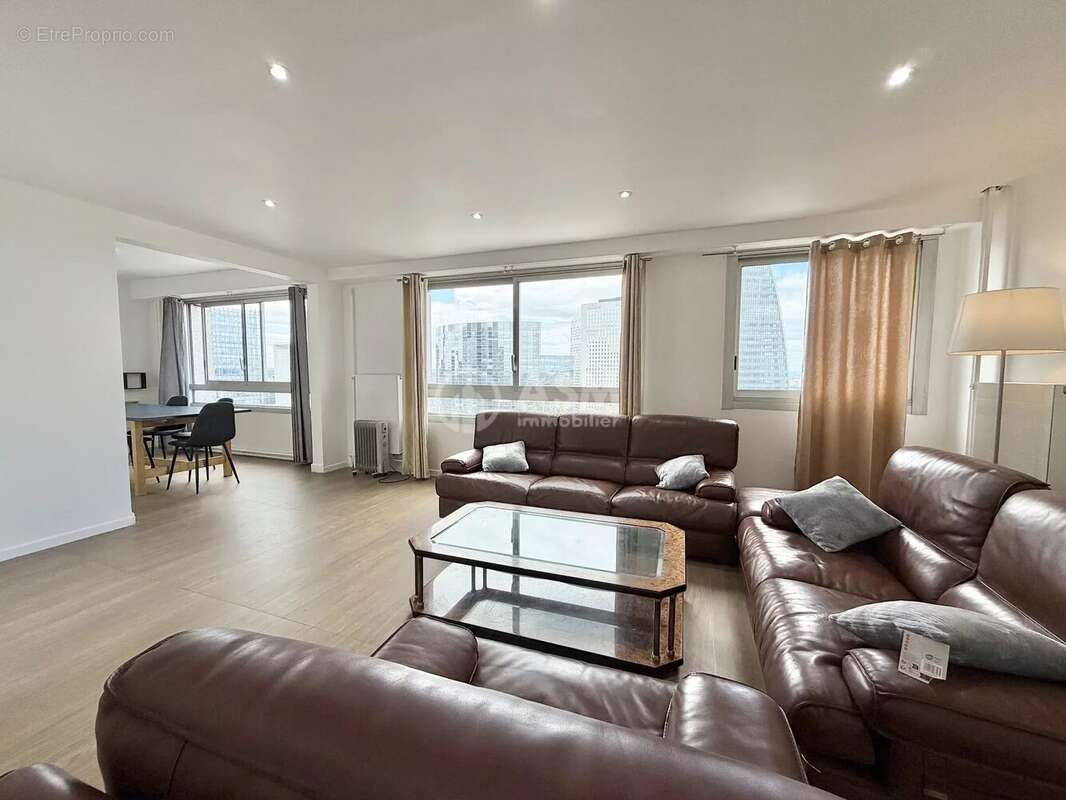 Appartement à COURBEVOIE