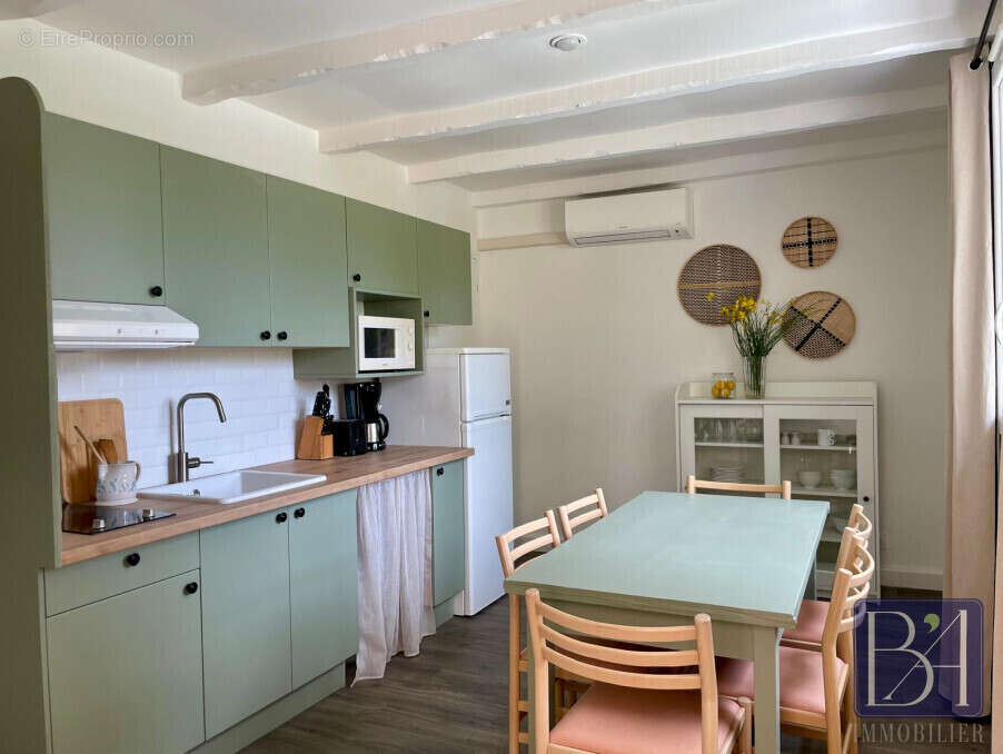 Maison à LA ROQUE-SUR-PERNES