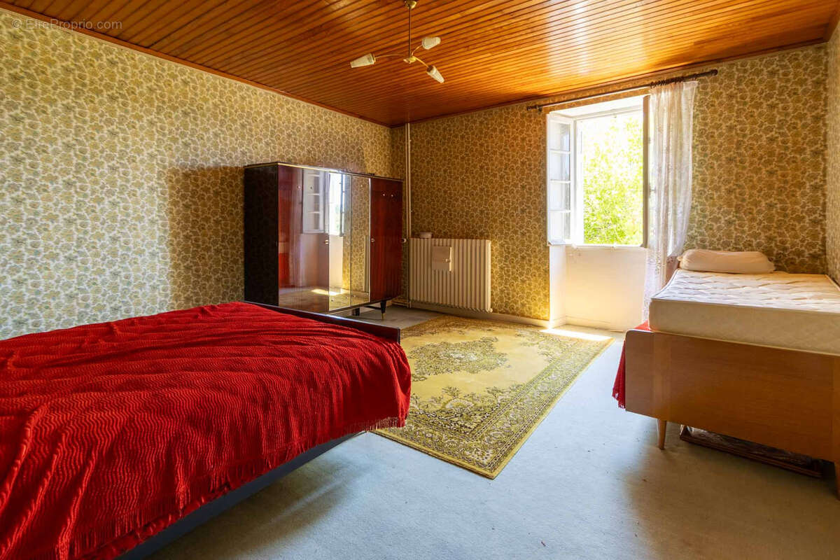 Maison à SAINT-MARTIAL-DE-NABIRAT