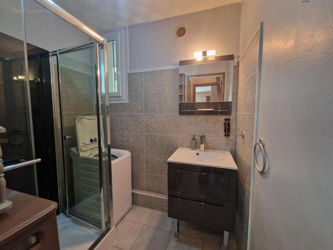   - Appartement à VENISSIEUX