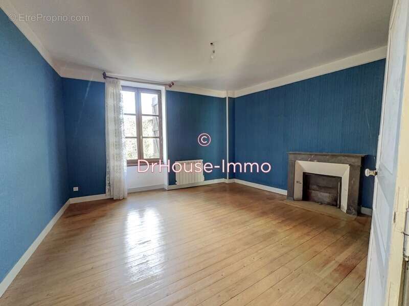 Maison à SAINT-COSME-EN-VAIRAIS