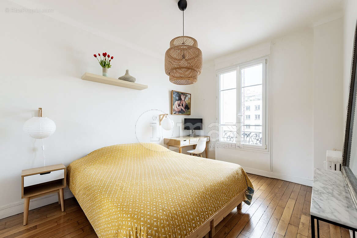 Appartement à COURBEVOIE