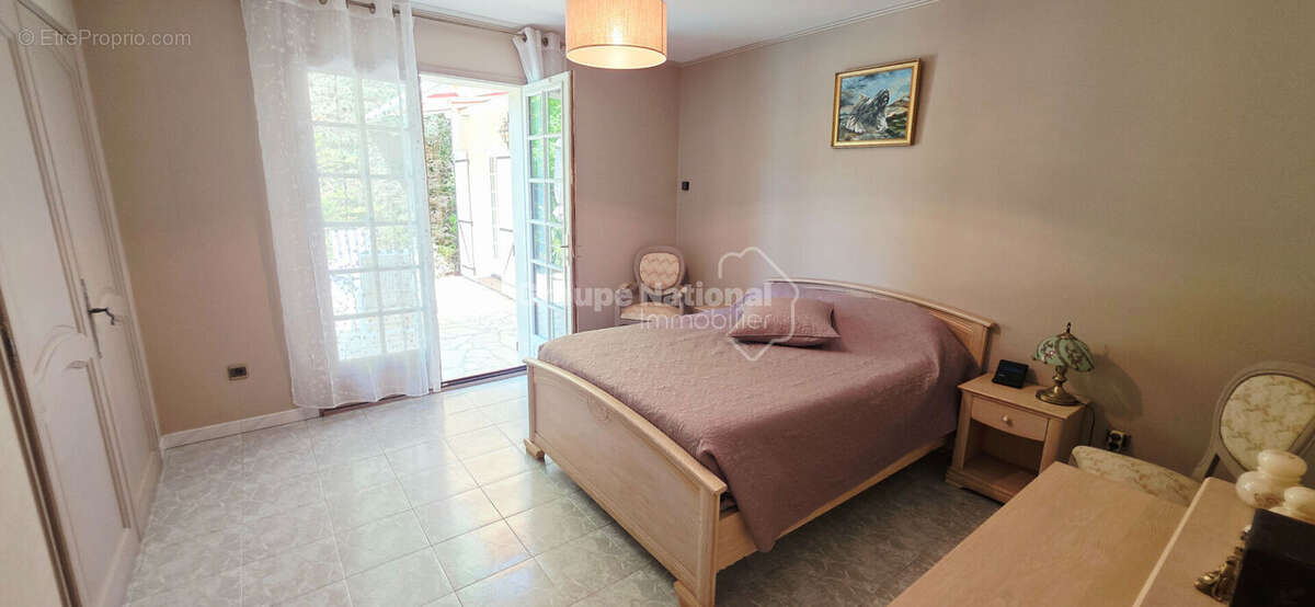 Maison de 151m², piscine, vue et terrain de 1527m² - photo 12