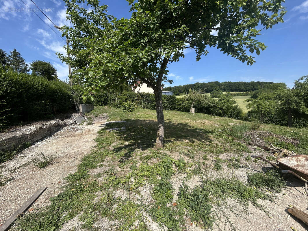 Terrain à POIX-DE-PICARDIE