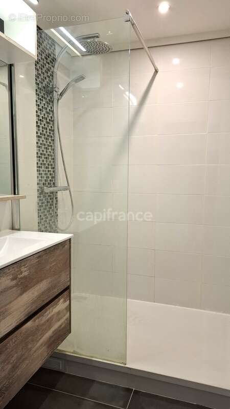 Appartement 4 pièces rénové - 3 chambres - 2 balcons - Gare RER D à pied - photo 9