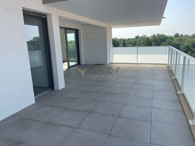 Appartement à LATTES