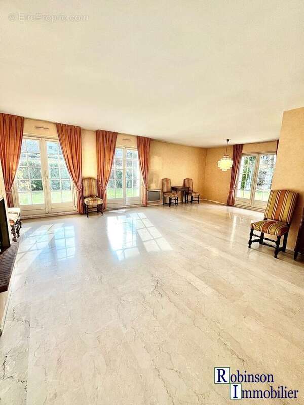 Appartement à LE PLESSIS-ROBINSON