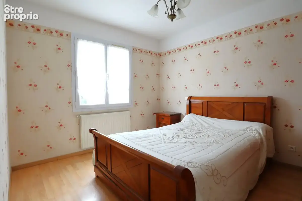 Au CALME, proche CENTRE VILLE et commerces, PLAIN-PIED de 2005 offrant 3 chambres - photo 8