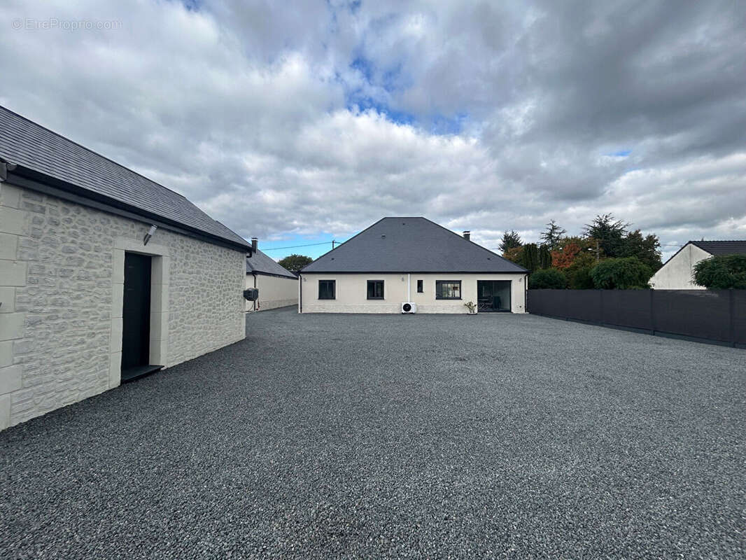 Maison à NEUVY-EN-SULLIAS