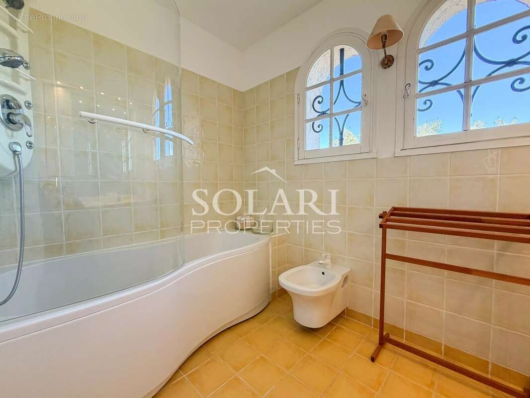 Maison à MANDELIEU-LA-NAPOULE