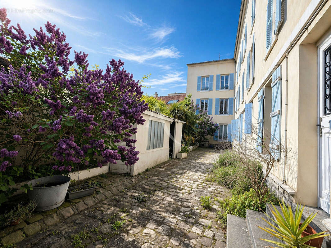 Appartement à FONTENAY-SOUS-BOIS