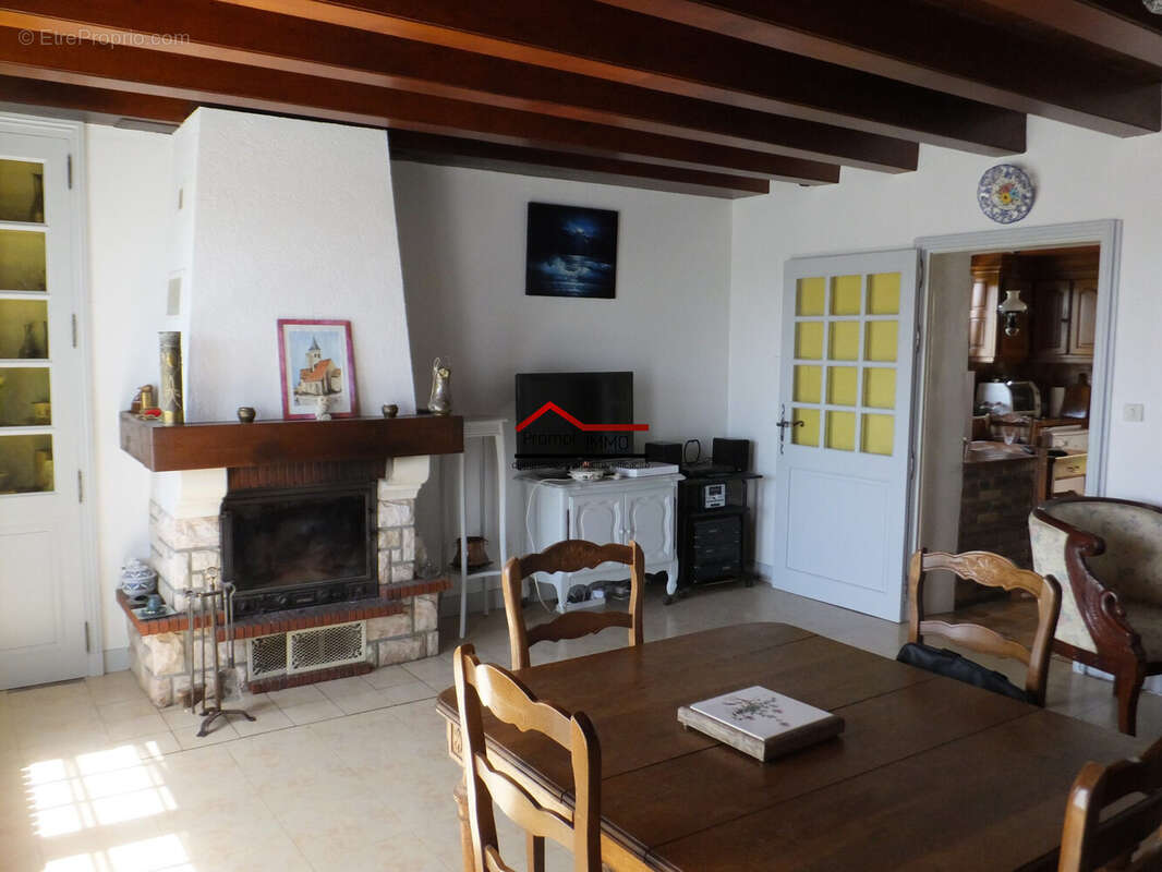 Maison à AINAY-LE-CHATEAU