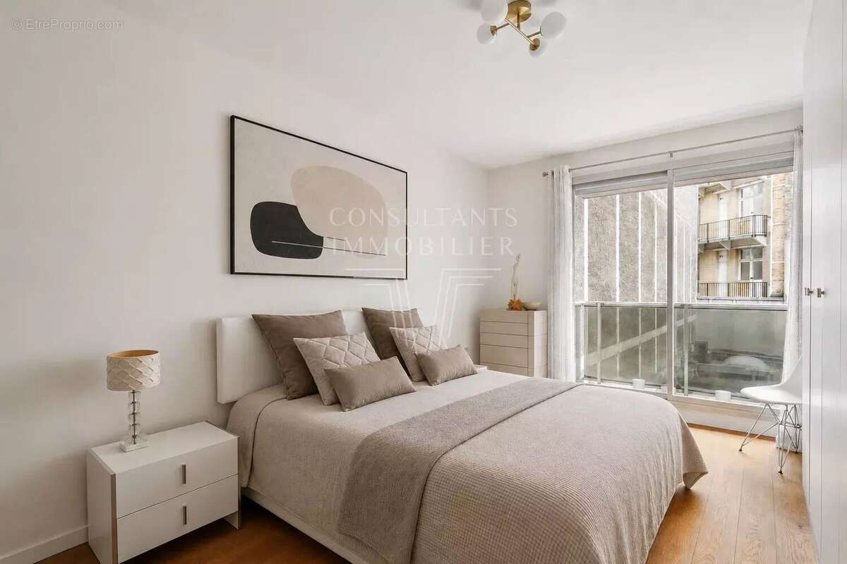 Appartement à PARIS-17E