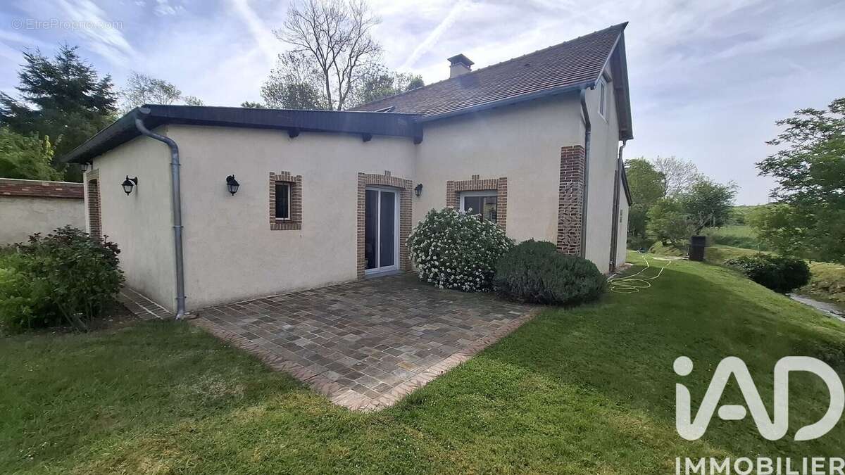 Maison 90 m² à Courdemanche  - photo 2