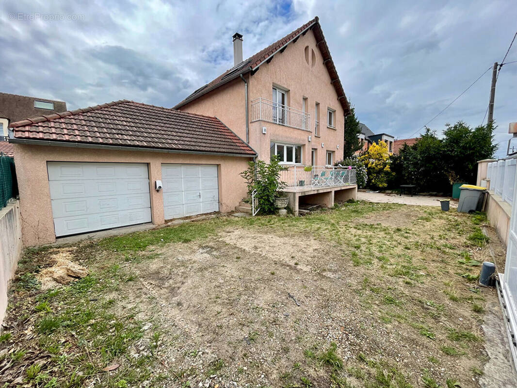 Maison à SARTROUVILLE