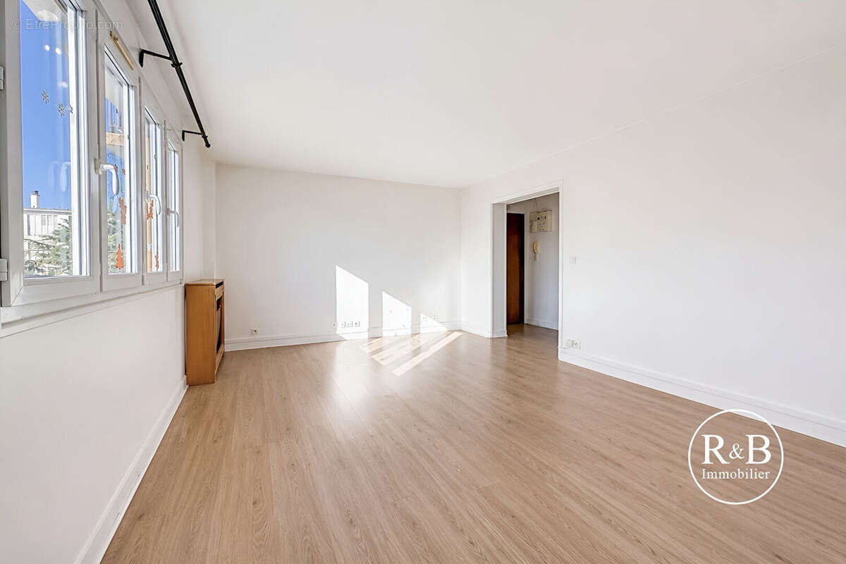 Appartement à LES CLAYES-SOUS-BOIS