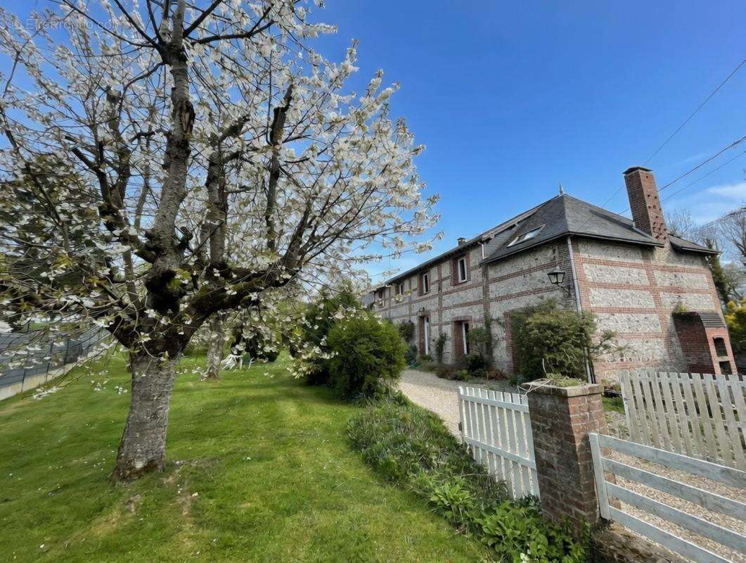 Maison à SAINTE-HELENE-BONDEVILLE