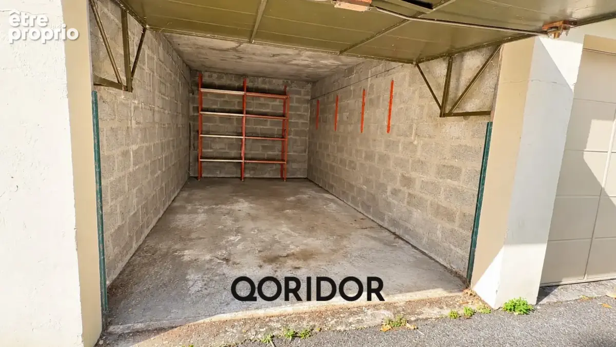 Photo Parking à Bron au prix de 17 000€