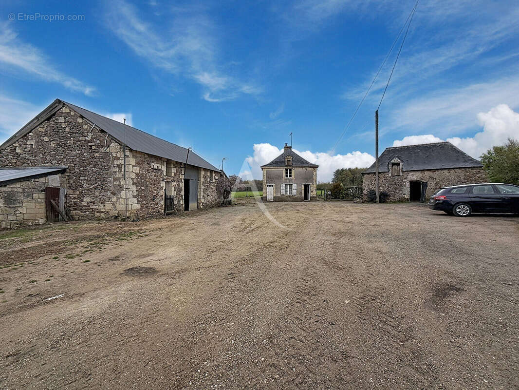 Maison à BLAISON-GOHIER