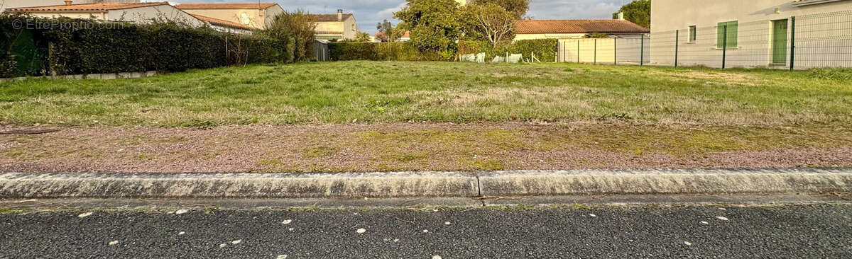 Terrain à VAUX-SUR-MER