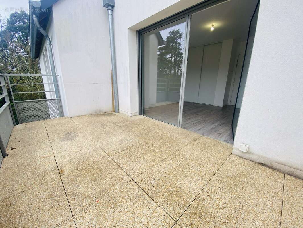 Appartement à LA VILLE-AUX-DAMES