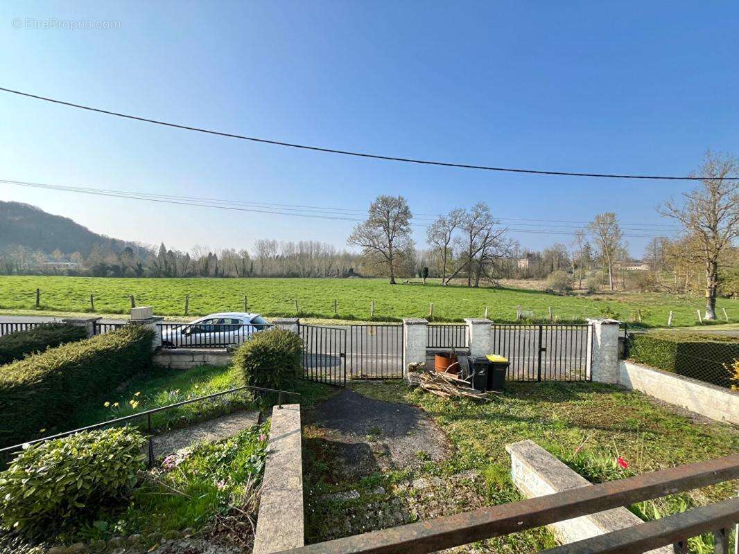 Maison  4 pièce(s) 113 m2 + 102 m²  + Garages et Sous-sol - photo 2