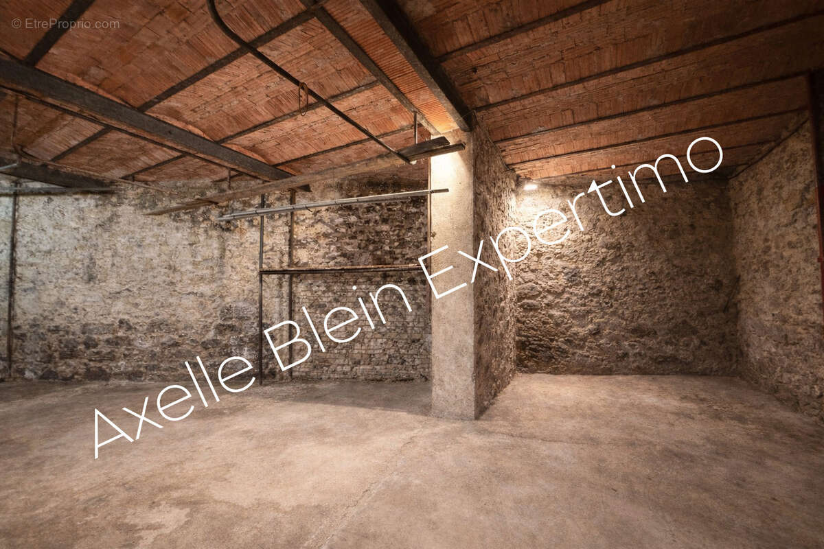 Bien rare à Aubagne   Appartement de caractère 128m2 habitable + chai de 100 m2   potentiel loft / atelier - photo 16