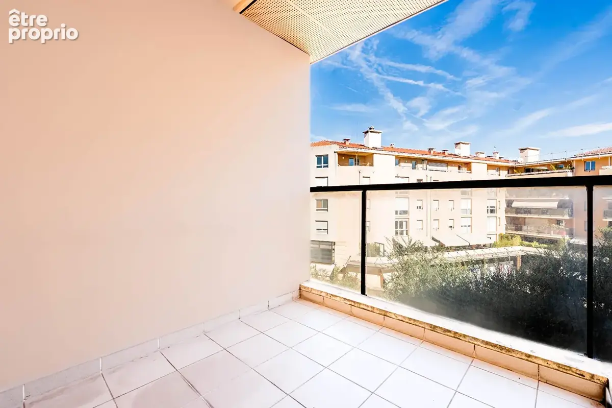 Exclusivité - coeur des allées provençales - t2 calme avec terrasse - photo 5