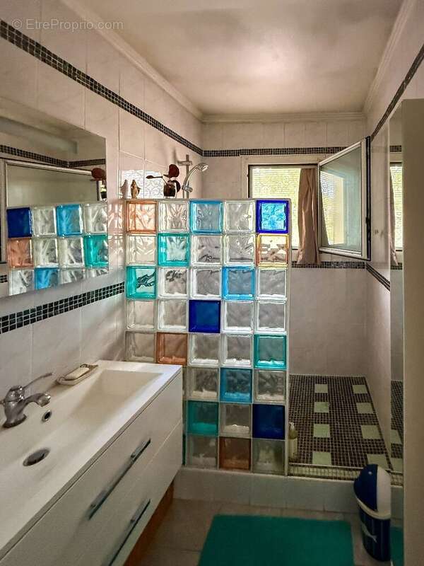 Villa T5 de 128,50 m² de plain-pied sur 1 190 m² de terrain plat. - photo 7