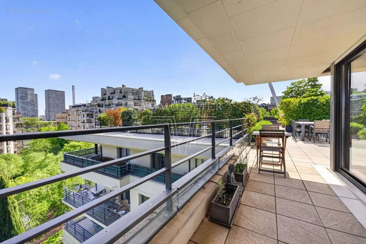 Appartement à PARIS-16E