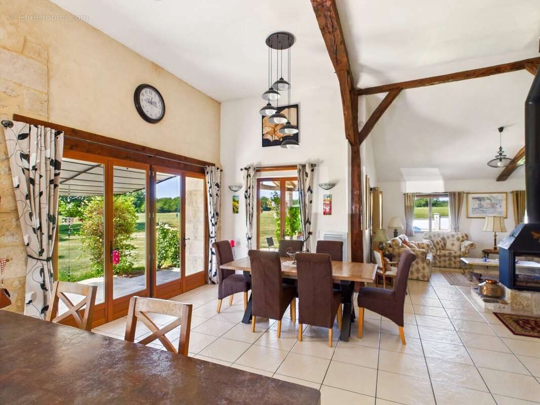 Maison à AUBETERRE-SUR-DRONNE