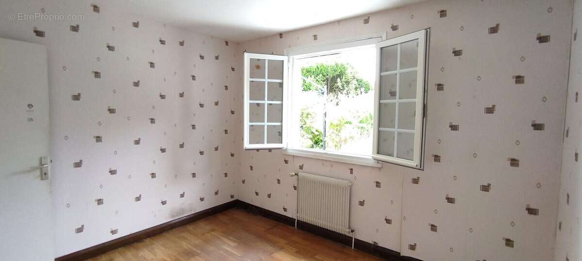 Maison 93 m² à Roullet-Saint-Estephe  - photo 6