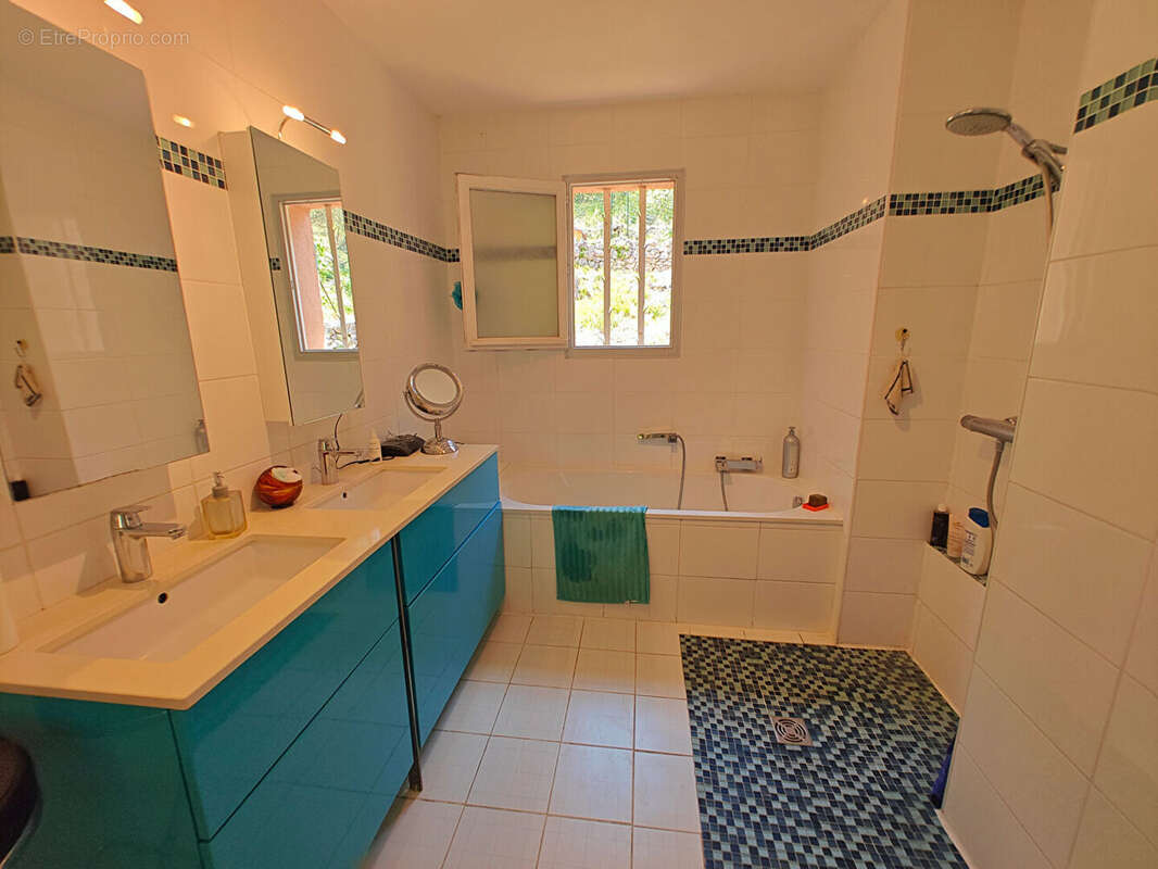 Toulon ouest limite le revest villa de 141 m² sur 3 500 m² de terrain paysagé avec piscine vue dégagée sur le mont faron calme a - photo 7