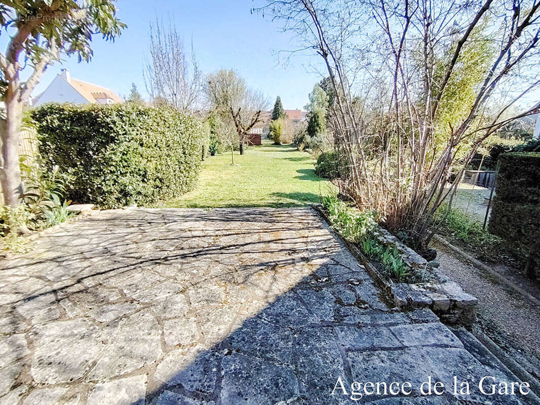 Maison à SARTROUVILLE