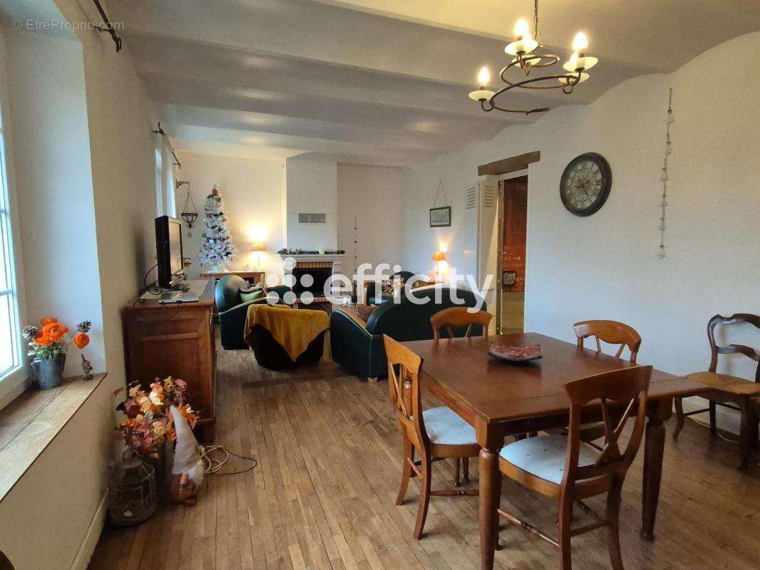 Maison à REIGNAC-SUR-INDRE