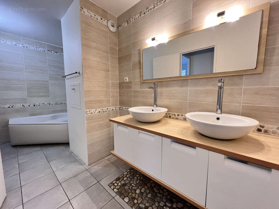 Appartement à VAUX-LE-PENIL